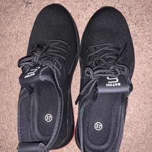 Steel toe work shoes